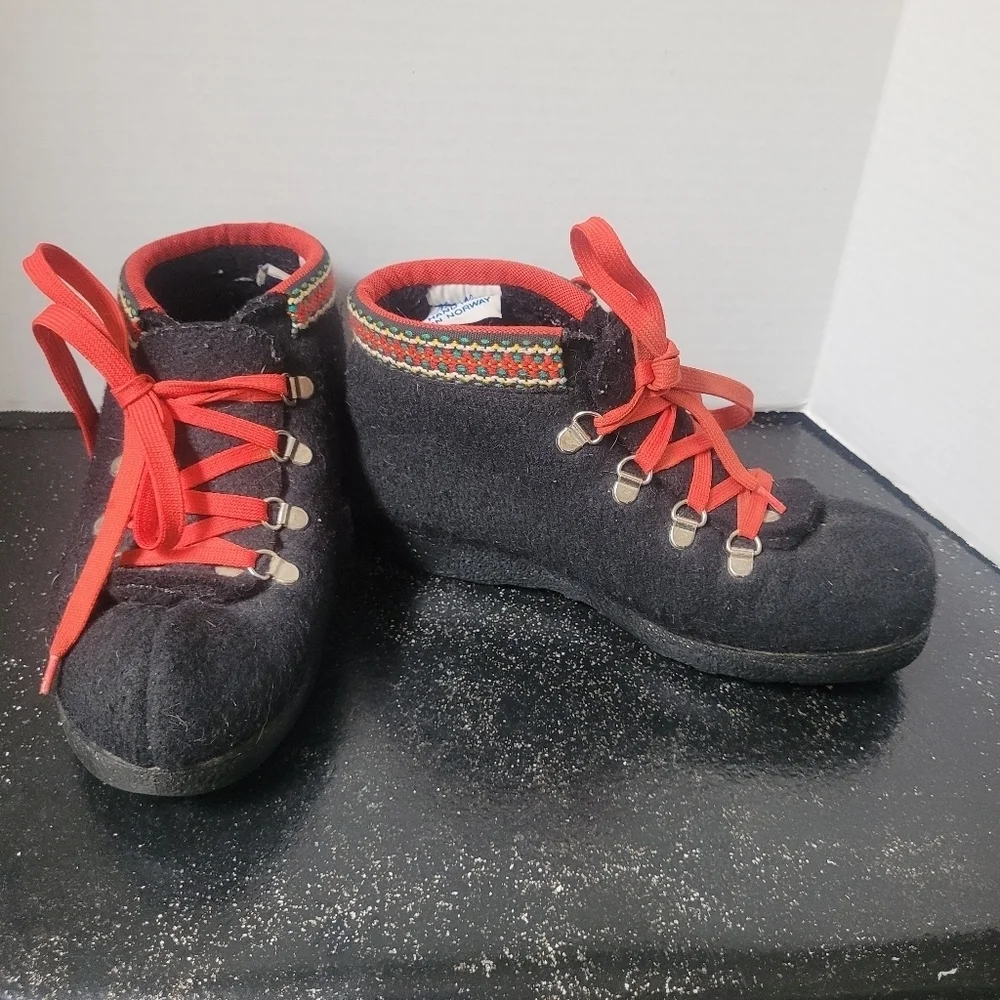 Nye Nesna Lobben, Wool felted winter boots Black ankle height, Women 6.5 EU 37